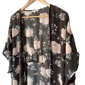 Maurices Floral Kimono Sz M/L Grey Pink Feminine Girly Lightweight Topper EUC